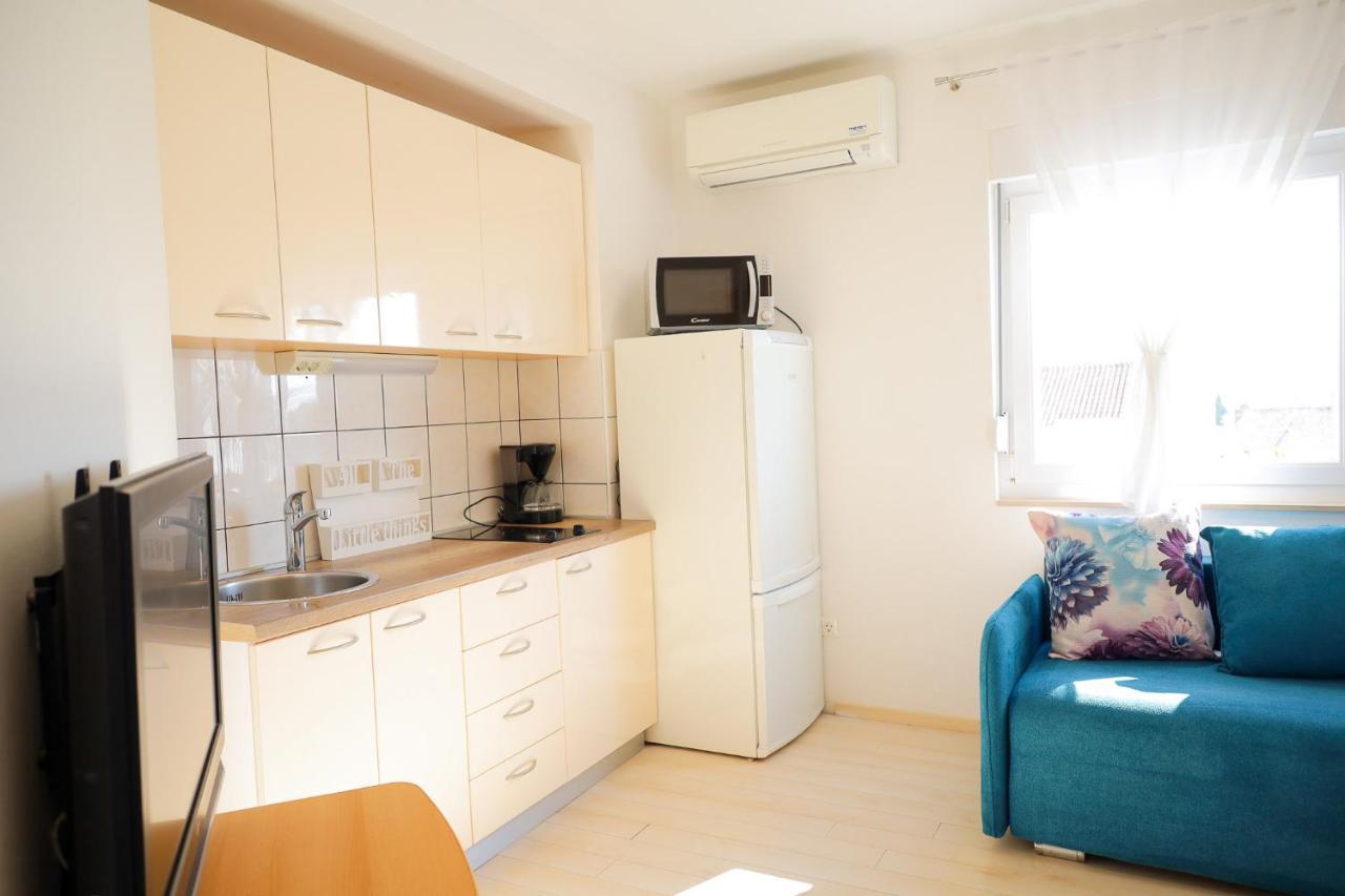 The Florens Residence Near The Beach With The Pool, Bbq And Kids Playground, Zadar Diklo Экстерьер фото