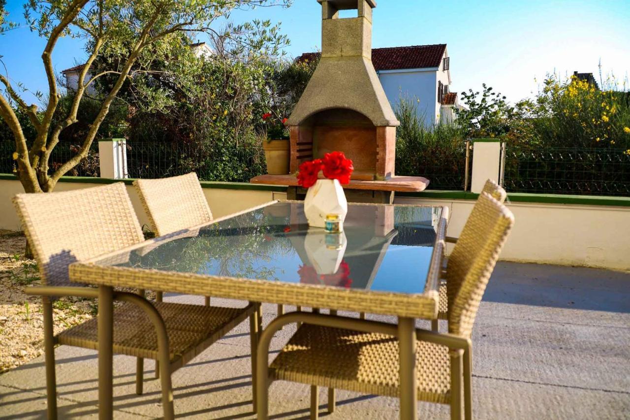 The Florens Residence Near The Beach With The Pool, Bbq And Kids Playground, Zadar Diklo Экстерьер фото
