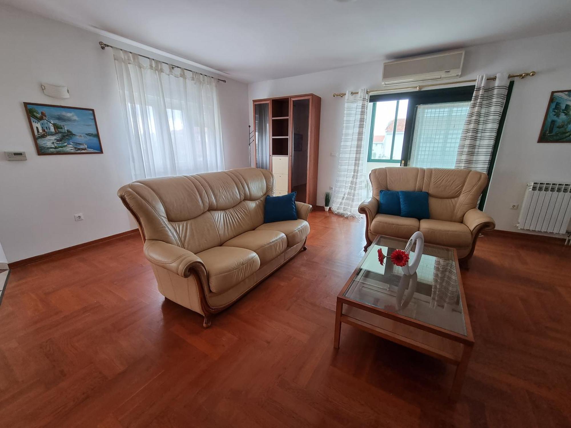 The Florens Residence Near The Beach With The Pool, Bbq And Kids Playground, Zadar Diklo Номер фото